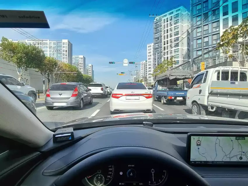 G80 운전석 전방 시야는 이렇습니다.