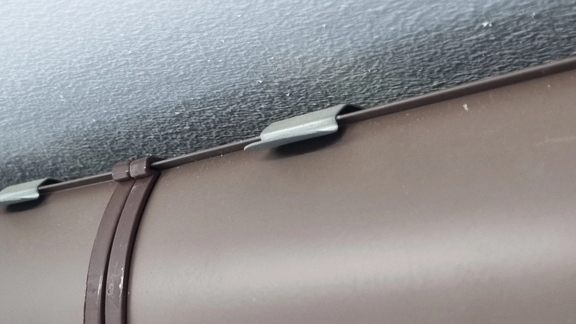 블라인드 레일 끼운 모습