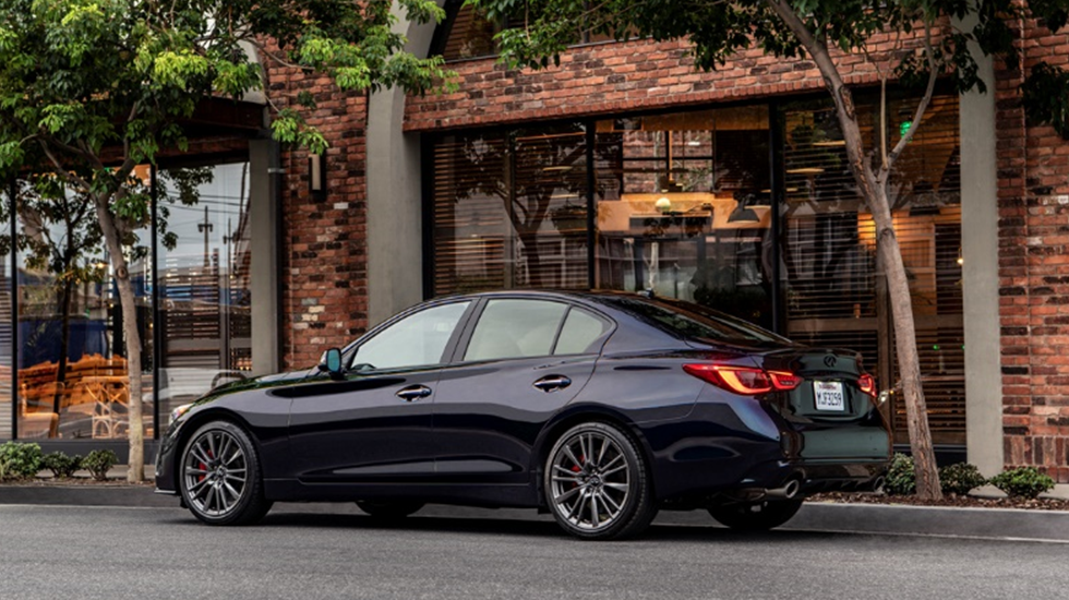 인피니티 Q50