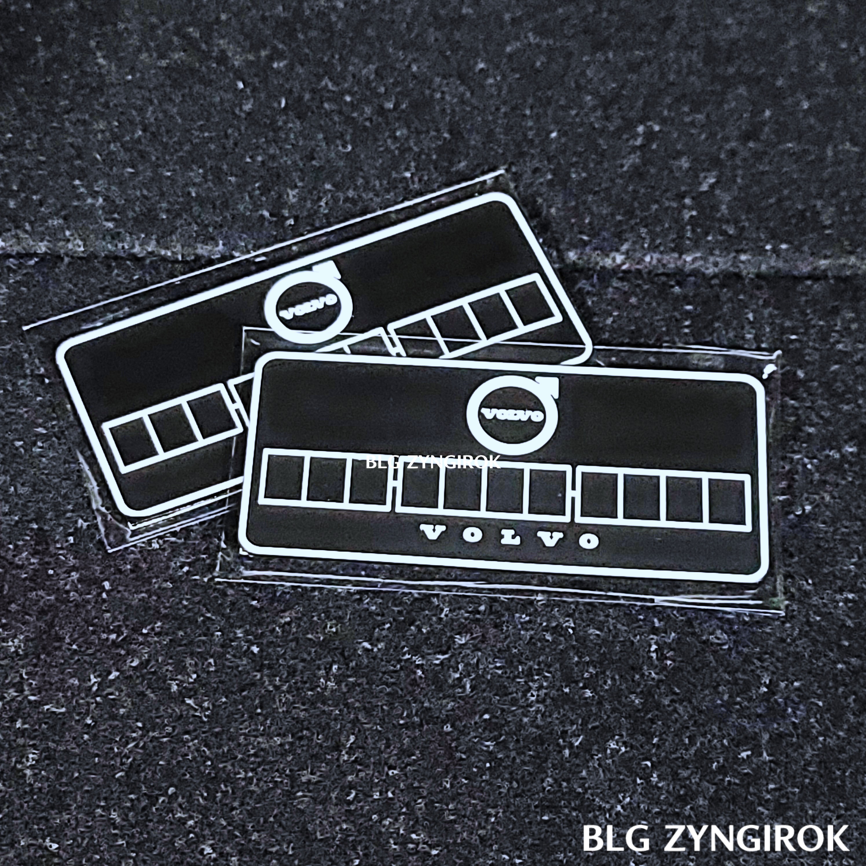 전화번호를 적어두는 번호표 2개가 놓여있다.