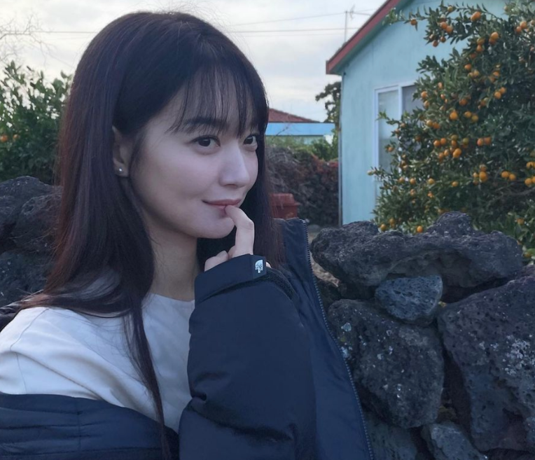 김우빈 프로필 작품활동 연애 신민아 결혼 투병 결별 드라마 영화 넥플릭스