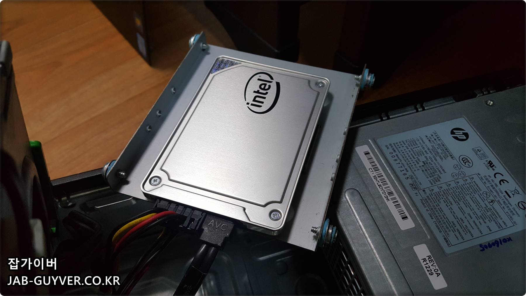 인텔 SSD에 윈도우를 새로 설치하는 화면 예시