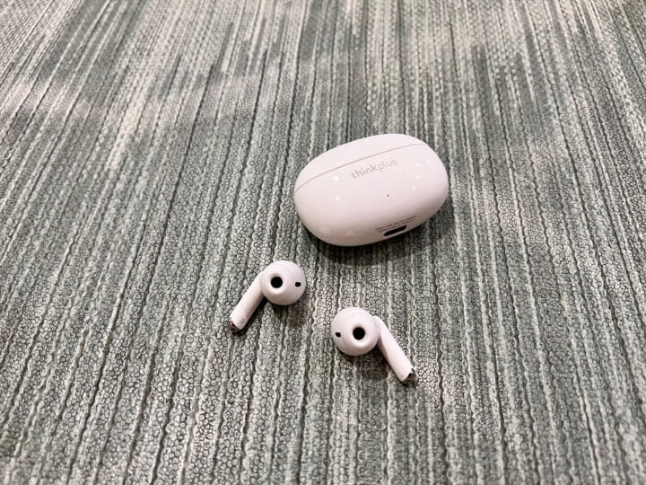 블루투스 이어폰 케이스와 이어버드