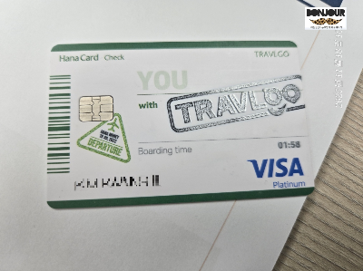 트레블고 체크카드 발급받아 촬영한 모습