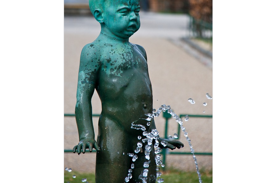 오줌 싸는 동상