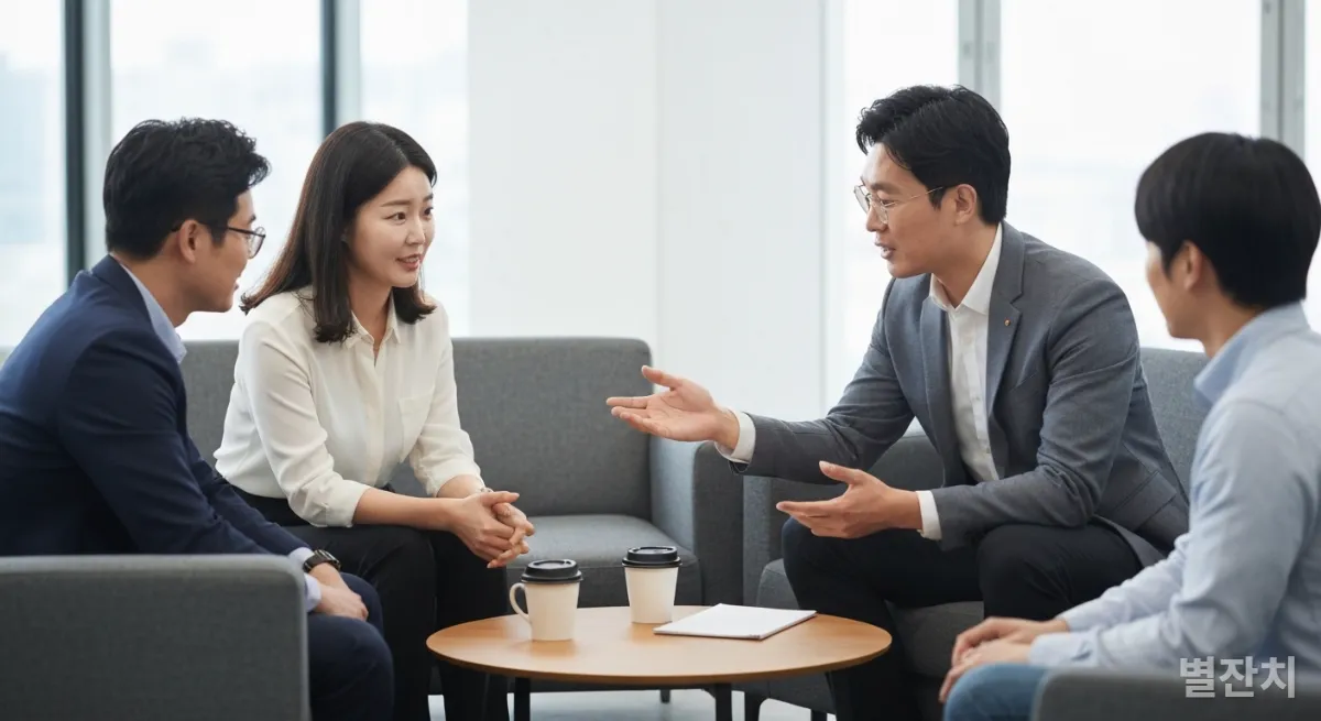 편안한 사무실 라운지에서 팀원들과 공감하며 소통하는 한국인 여성 팀장