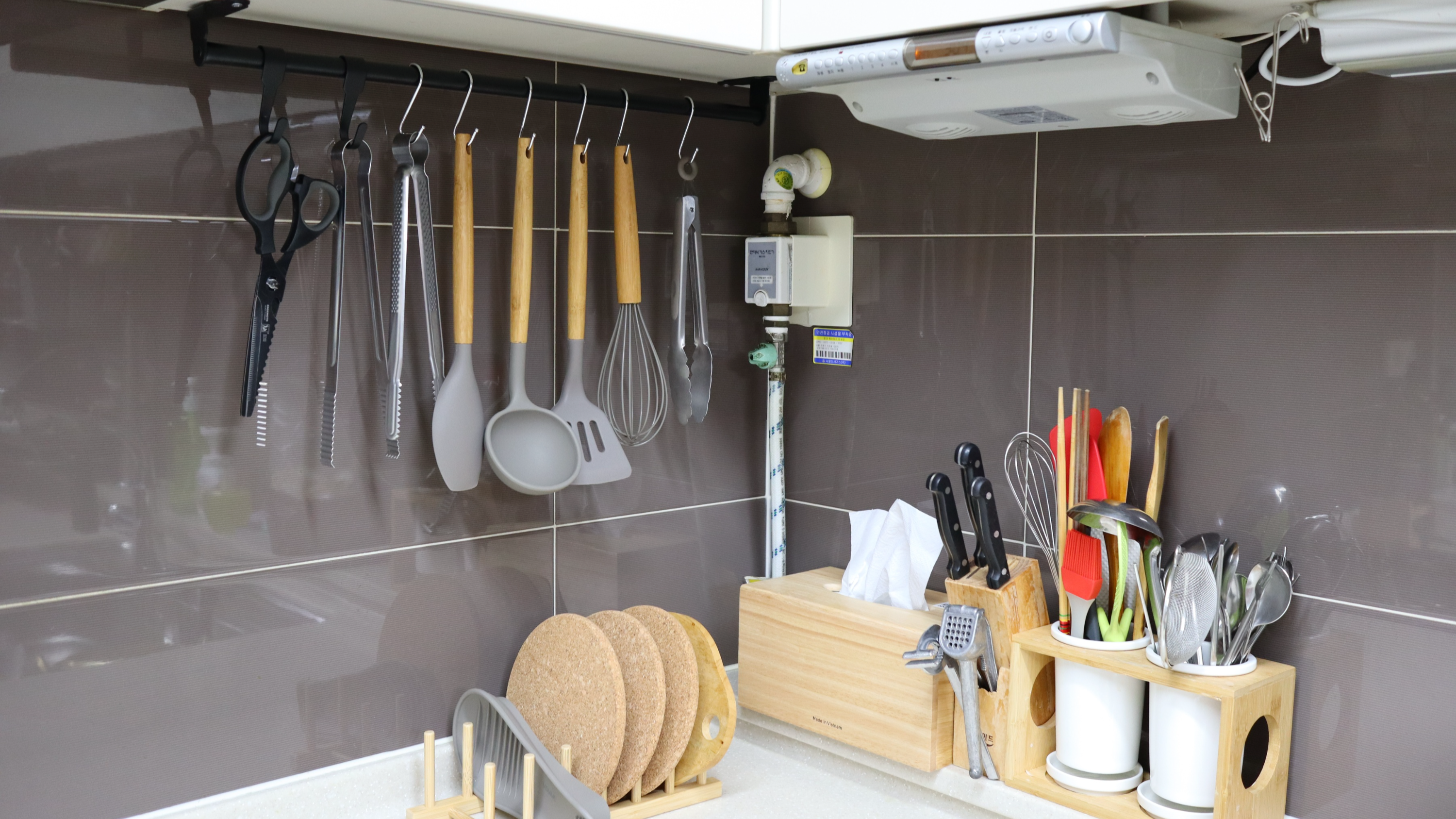 가스벨브가-보이는-주방