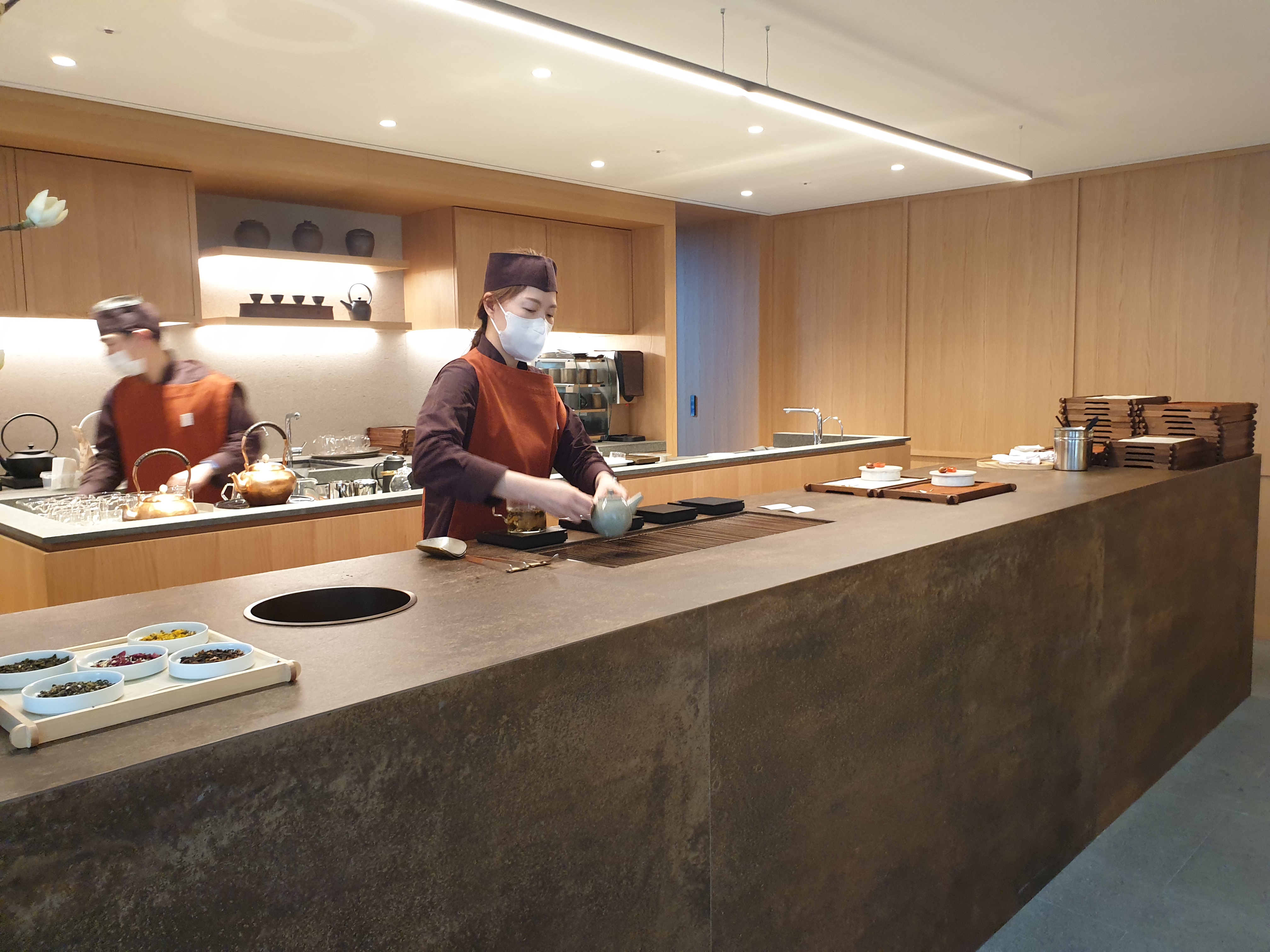 더 헤리티지 5층 전통카페 연작