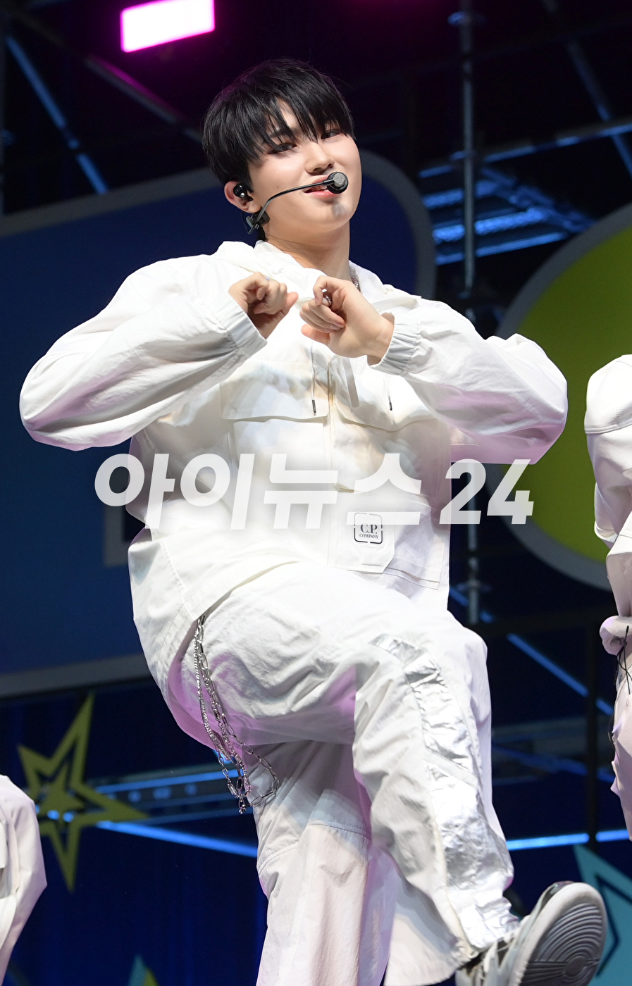 그룹 더뉴식스(TNX) 최태훈이 7일 오후 서울 한남동 블루스퀘어에서 열린 더뉴식스 세 번째 미니 앨범 '보이후드'(BOYHOOD) 미디어 쇼케이스에 참석하고 있다. [사진=정소희 기자]