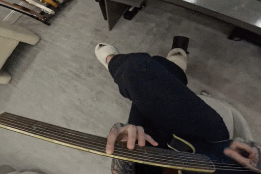 밴드&nbsp;폴리피아 '팀&nbsp;헨슨'의 놀라운 연주 실력 VIDEO: Guitarist Tim Henson Shows off Amazing Skills With Unplugged Performance of Polyphia&rsquo;s &ldquo;Playing God&rdquo;