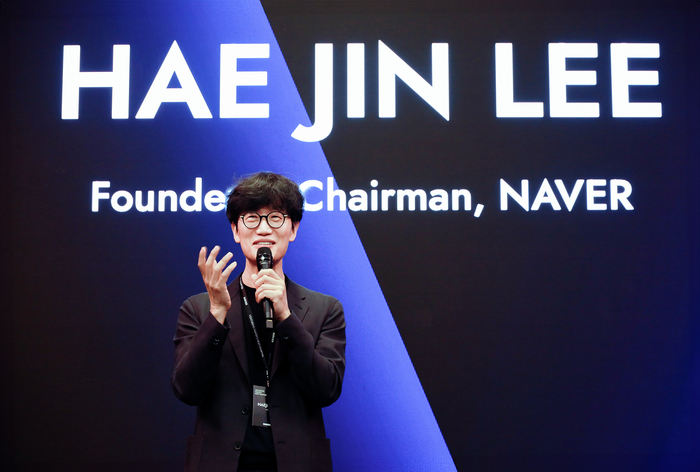 네이버는 5일(현지시간) 미국 실리콘밸리 포시즌 호텔에서 '벤처링 네이버스 넥스트 챕터(Venturing NAVER's Next Chapter)' 행사를 개최했다. 이해진 네이버 이사회 의장이 발표를 하고 있다.