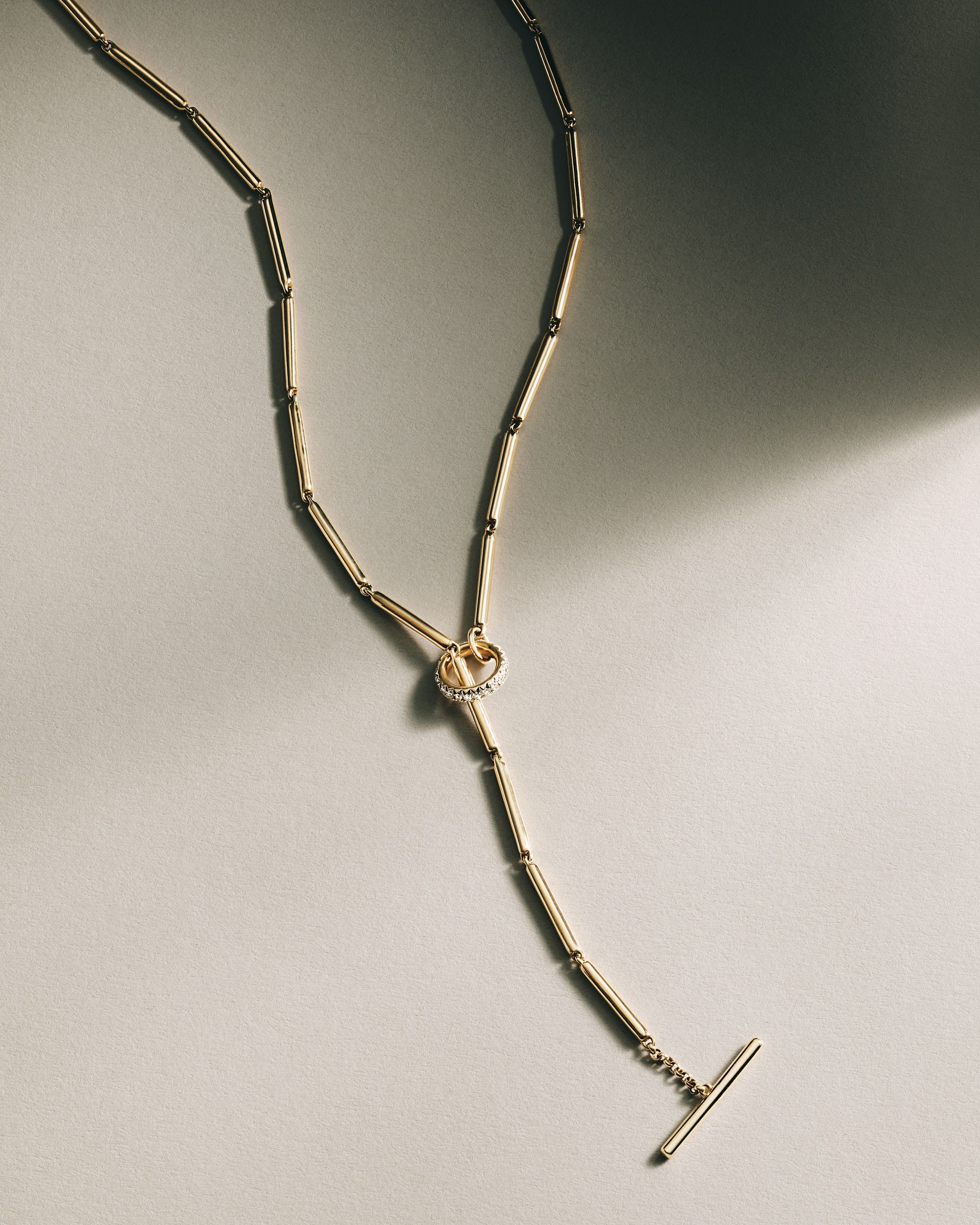 Athena Calderone 디자인 콘셉트와 특징