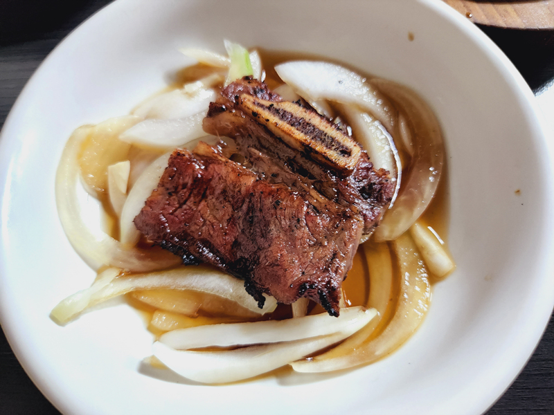 양파소스_위에_갈비