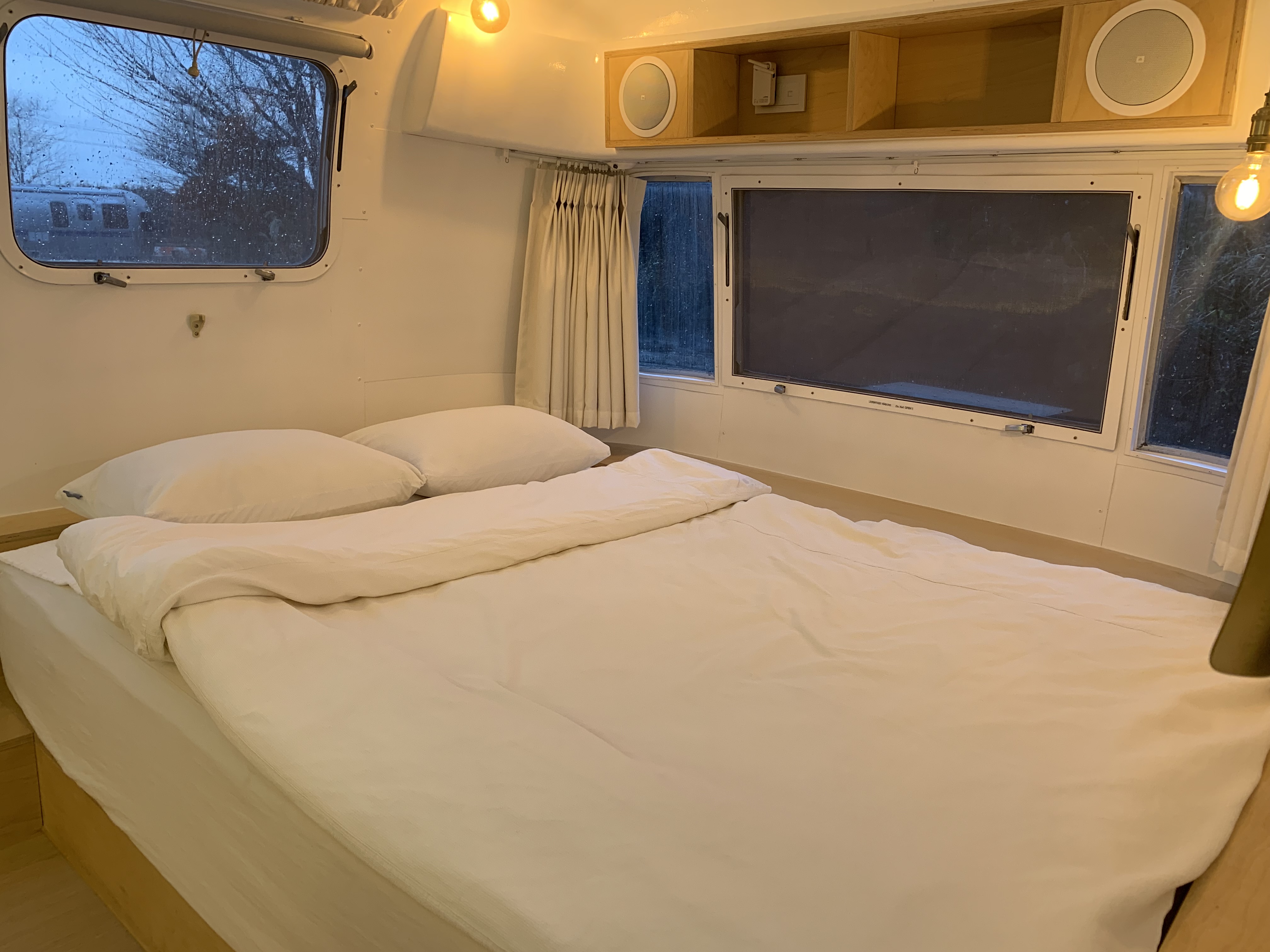 제주도에서 찾은 감성 글램핑 숙소 어라운드폴리 리뷰 - 겨울 에어스트림 숙박 후기