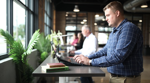 하루에 11시간 이상 근무한 사람은 심장질환에 걸릴 가능성이 67퍼센트가 높다.