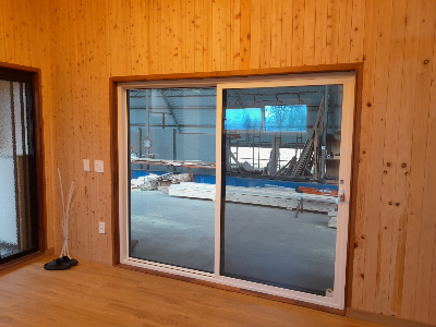 히노끼로 내부 마감된 이동식 주택