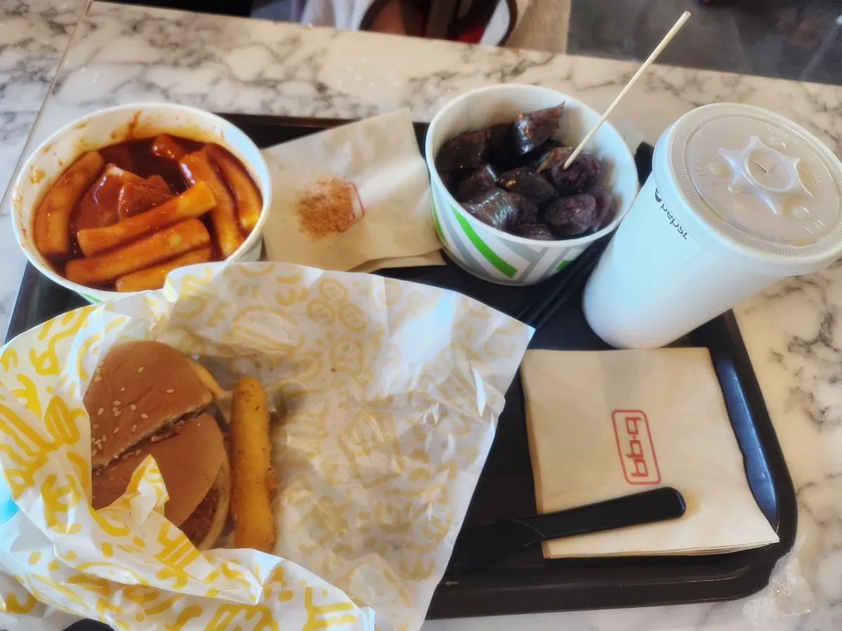 한화쏘라노-워터피아-푸드코트-떡볶이-순대-햄버거