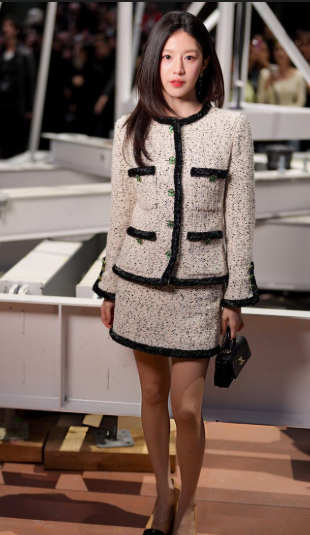 고윤정 &ndash; 현대적 샤넬 룩