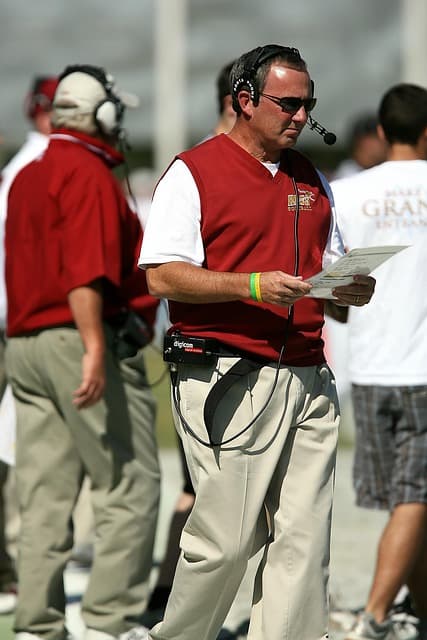 미식축구 필수 장비 헬멧! 유명 브랜드(Riddell, Schutt) 헬멧 비교