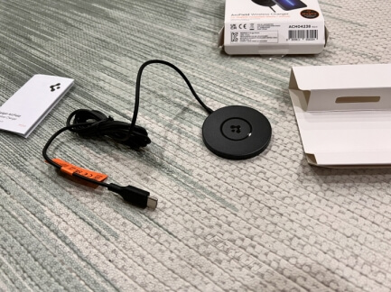 슈피겐 맥세이프 휴대용 충전기