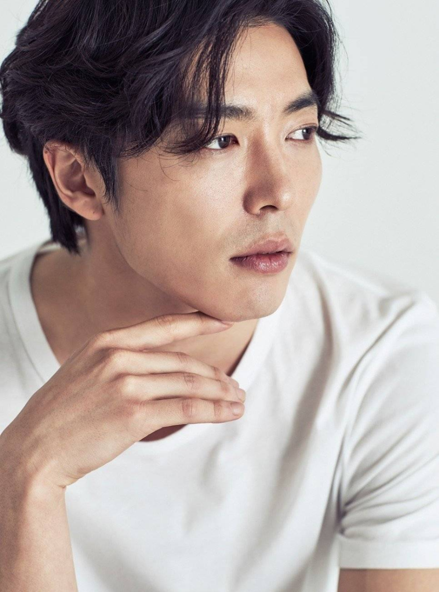 배우 김재욱