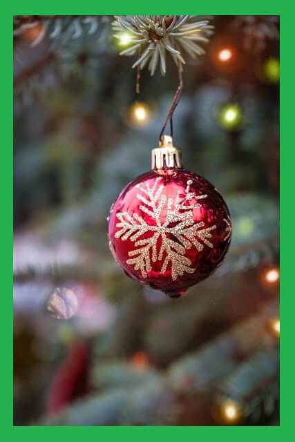 빨간-원형-트리장식