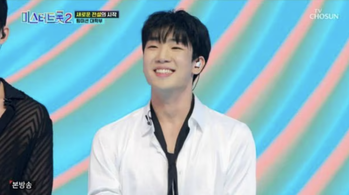 최수호 눈웃음