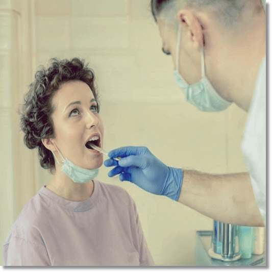 구강건조증 치료 받는 여성