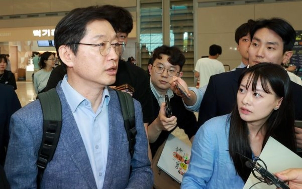 영국 유학중인 김경수 경남도지사 귀국 이유 배경