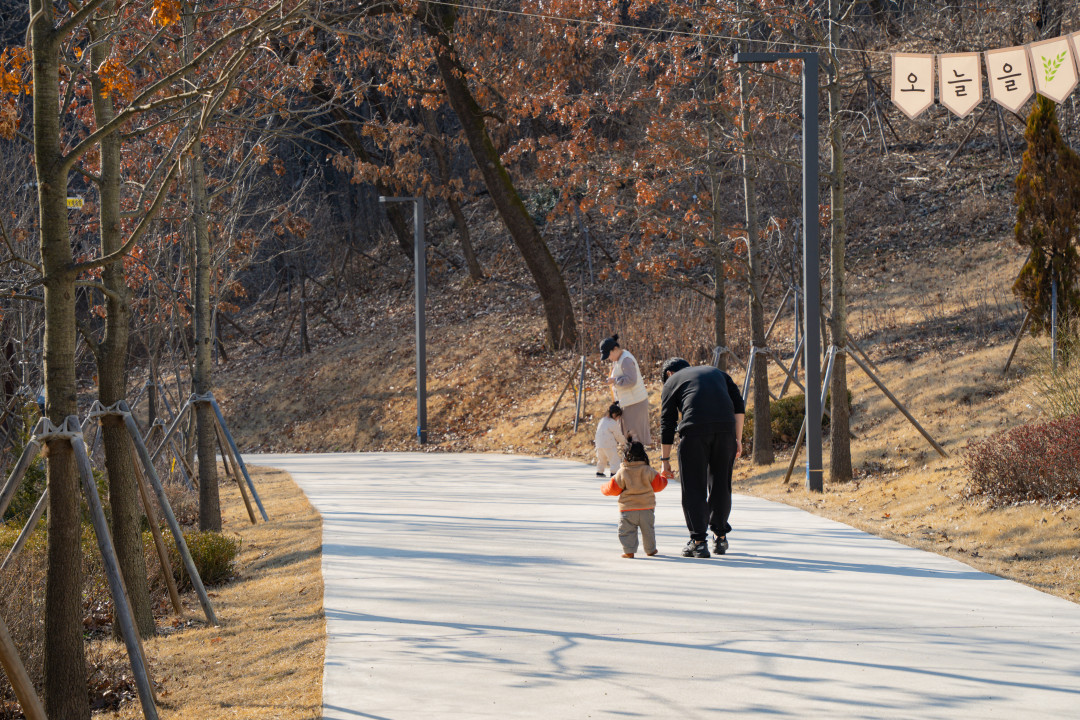 영흥 수목원 놀이터 가는길