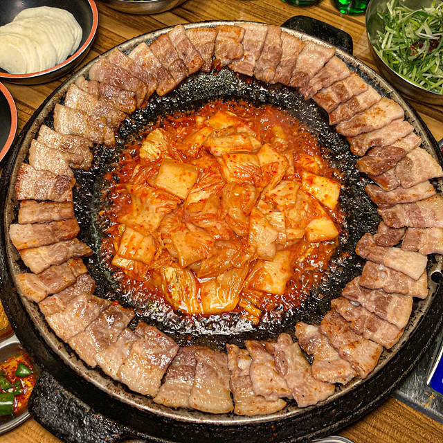 부산 수영구 광안리 맛집 현지인 추천 부산여행 로망스 대영횟집 석화연 수변최고돼지국밥 마담에뽀끄 아메리칸빌리지 진곰탕진해장 오륙도횟집 디에이블 무쇠김치삼겹