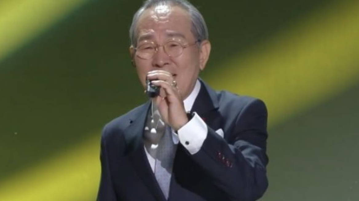 윤향기 무대