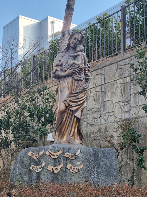 경주 충효성당 성모동산 성모상 사진
