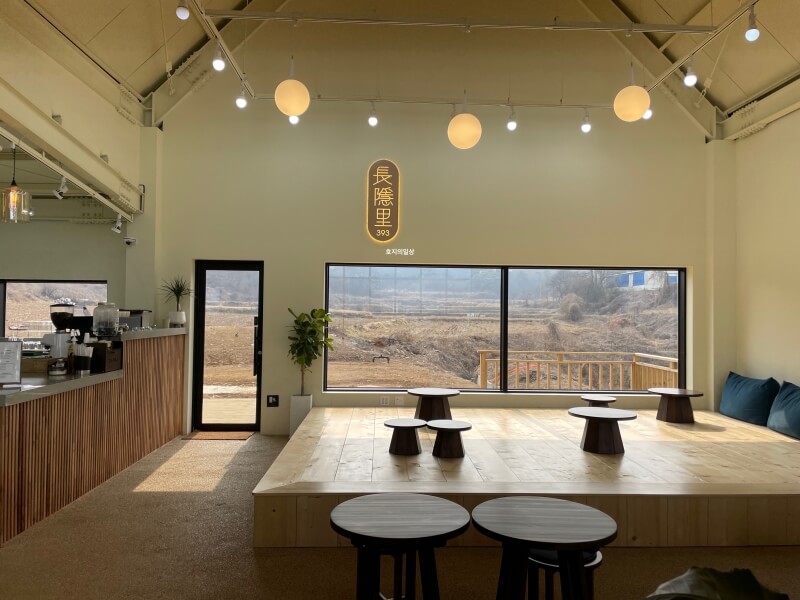 충남 보령 천북 굴단지 맛집 카페 장은리 - 매장 내부