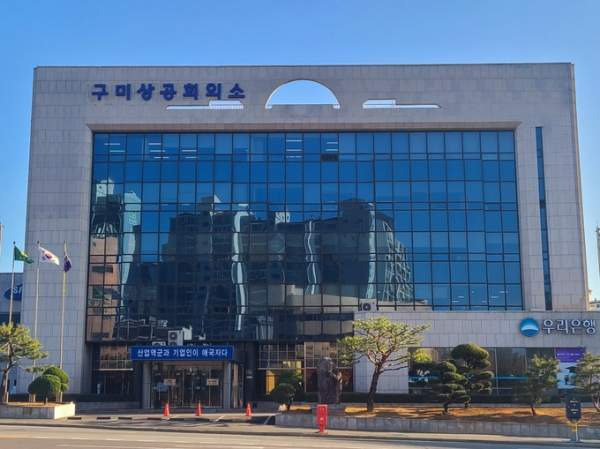 고용보험 가입자 증가: 4개월 연속 증가의 역설, 고령층 편중과 청년층 고용 한파 심화 2026년 4
