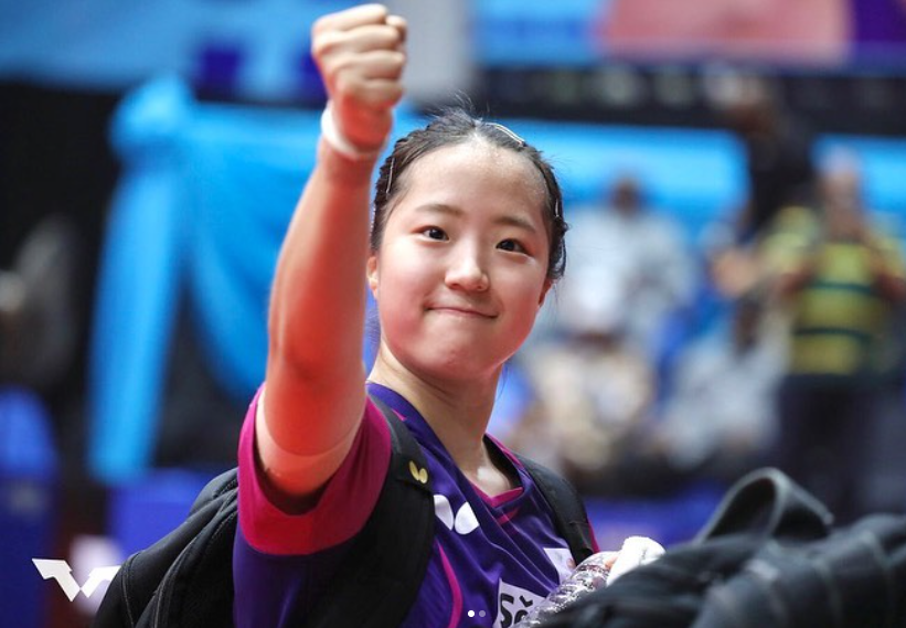 신유빈-선수가-승리의-주먹을-쥐고-있는-사진