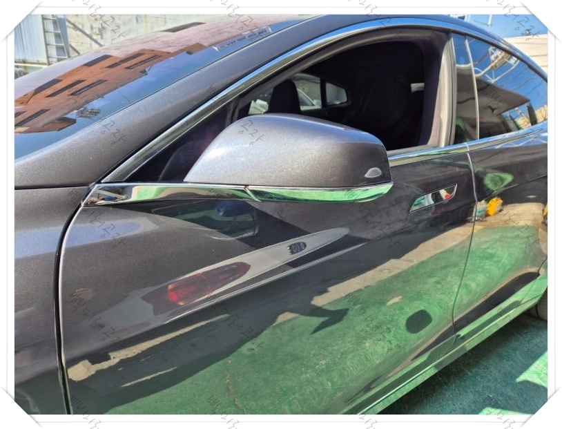 테슬라 모델S 사이드미러 수리 완료 후 정상 작동 모습