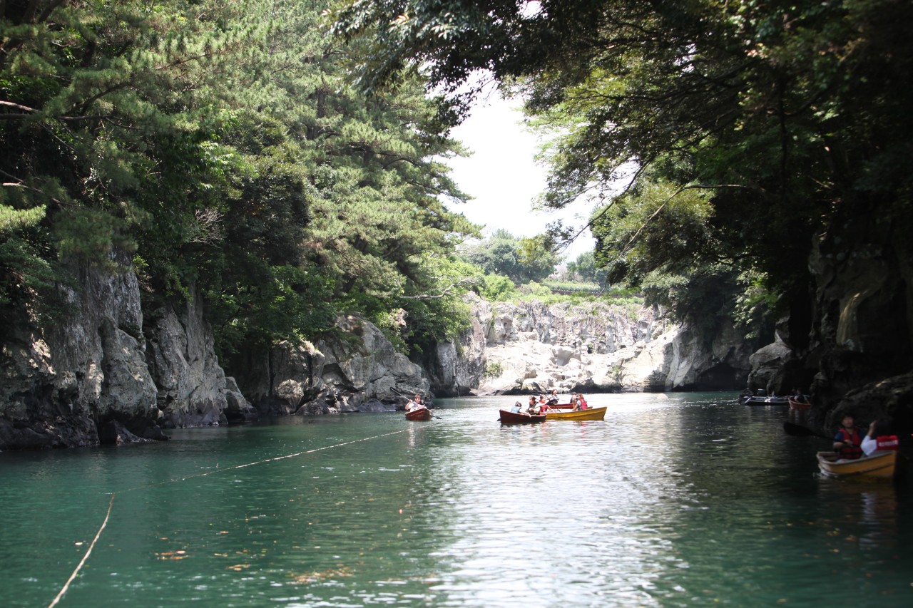 쇠소깍 전통 조각배 체험(제주관광공사 홈페이지)