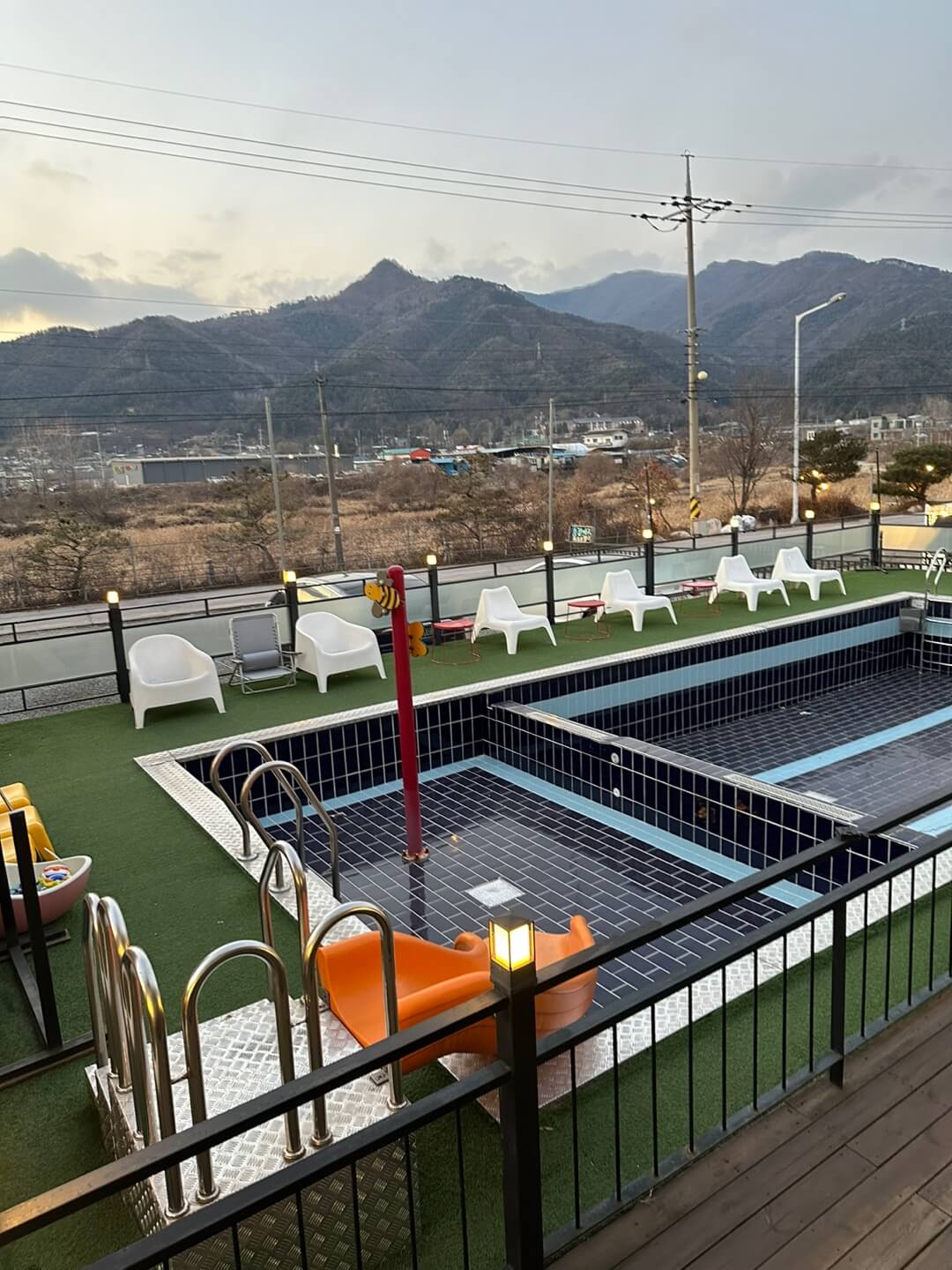 야외-수영장-사진