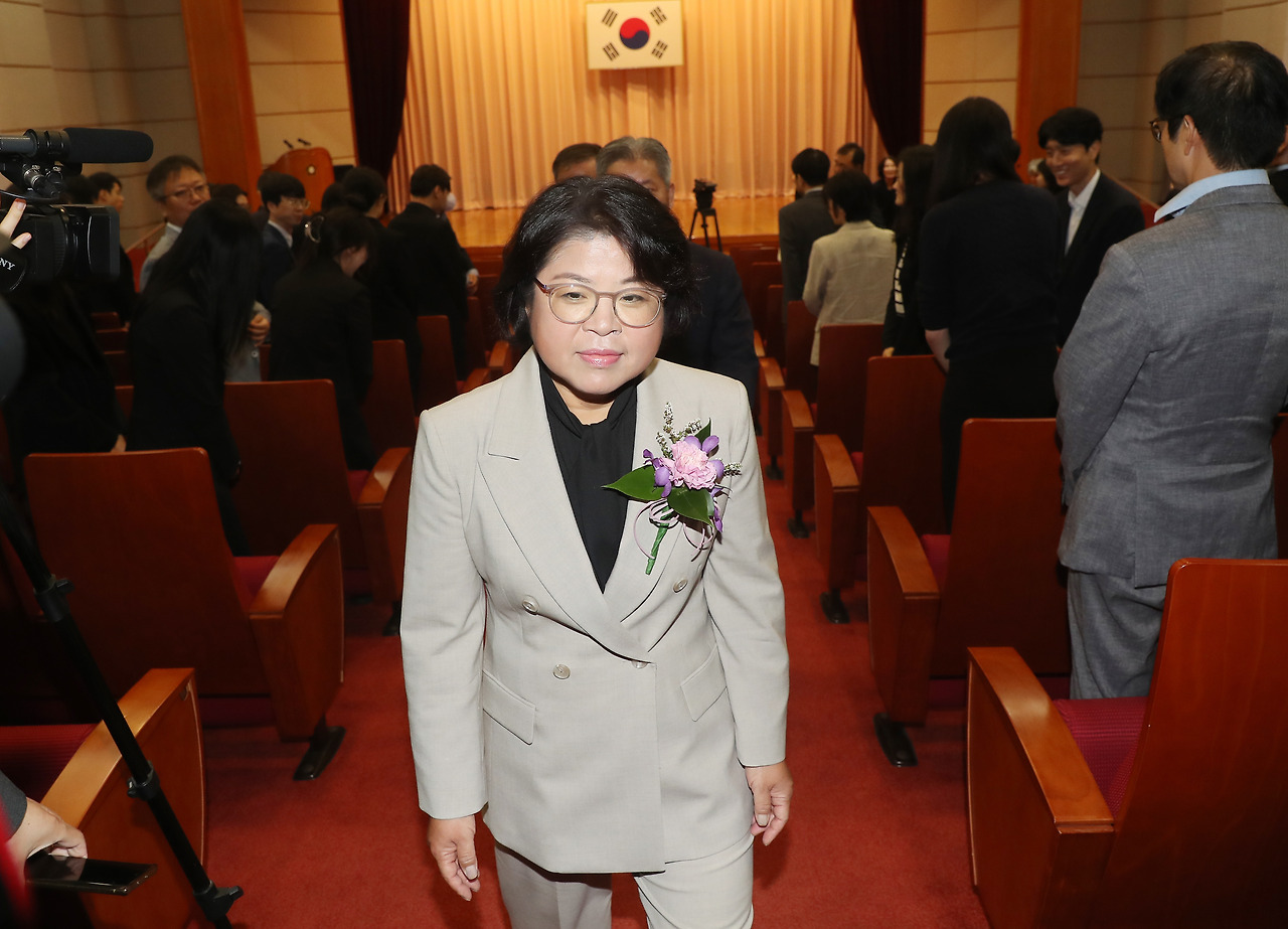 공무원연금법 및 공무원연금 관련 자료 이미지, 합헌 의견 4명이 법률을 유지해야 한다고 본 이유 2