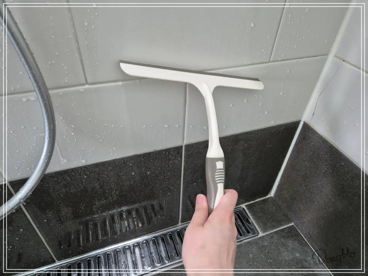 곰팡이-제거제-제거-후-물기-제거