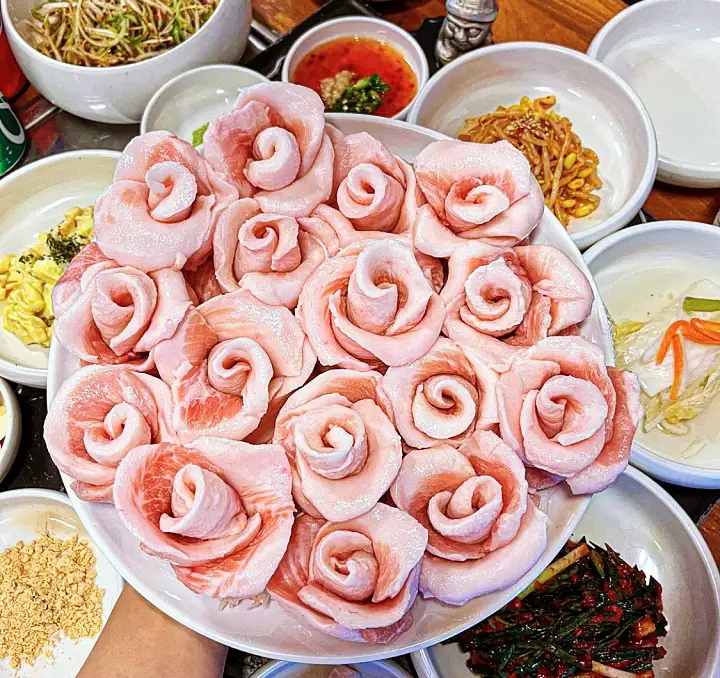 줄서는식당 강남 압구정 고기집 맛집 홍수현 제주 흑돼지 냉삼 꽃치마살 관자 구이 순두부찌개 비빔칼제비 권율 추천 48회 소개