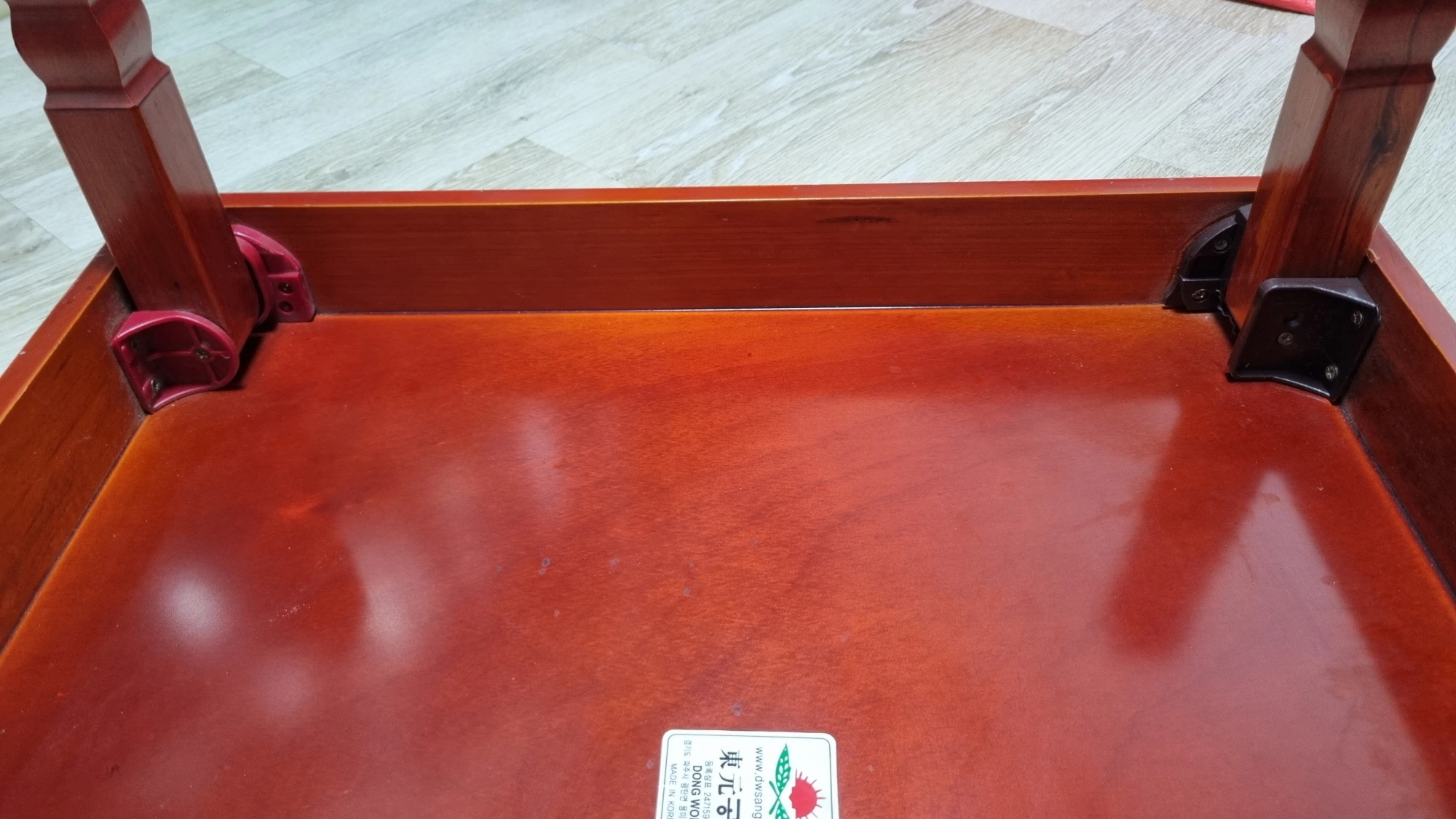 상다리 고정 부품 색깔