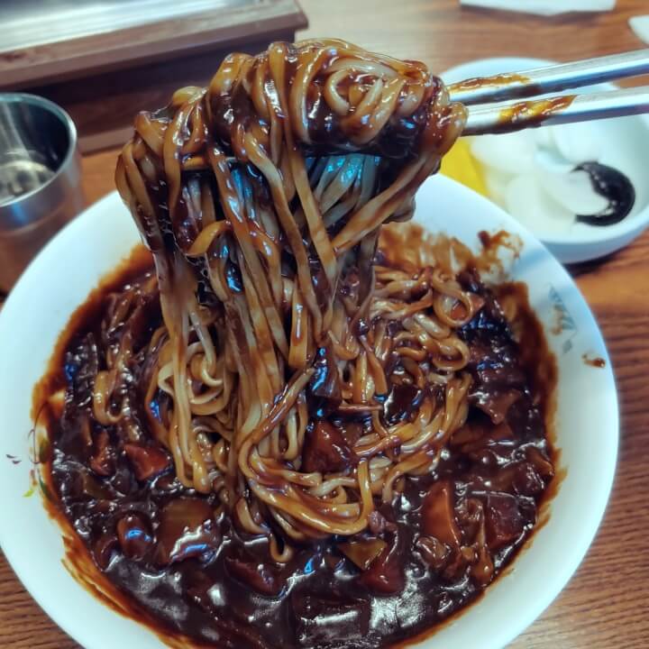 자장면-잘비벼진-사진