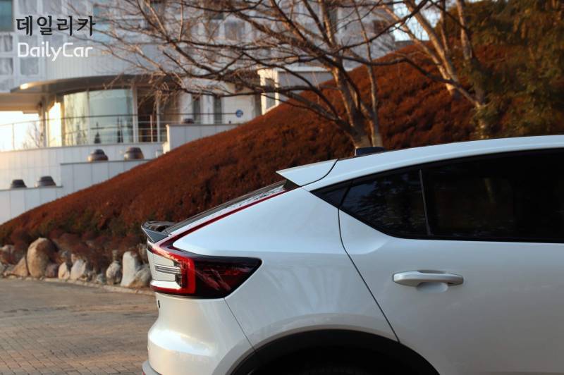 볼보 전기차..&lsquo;C40 리차지&rsquo;