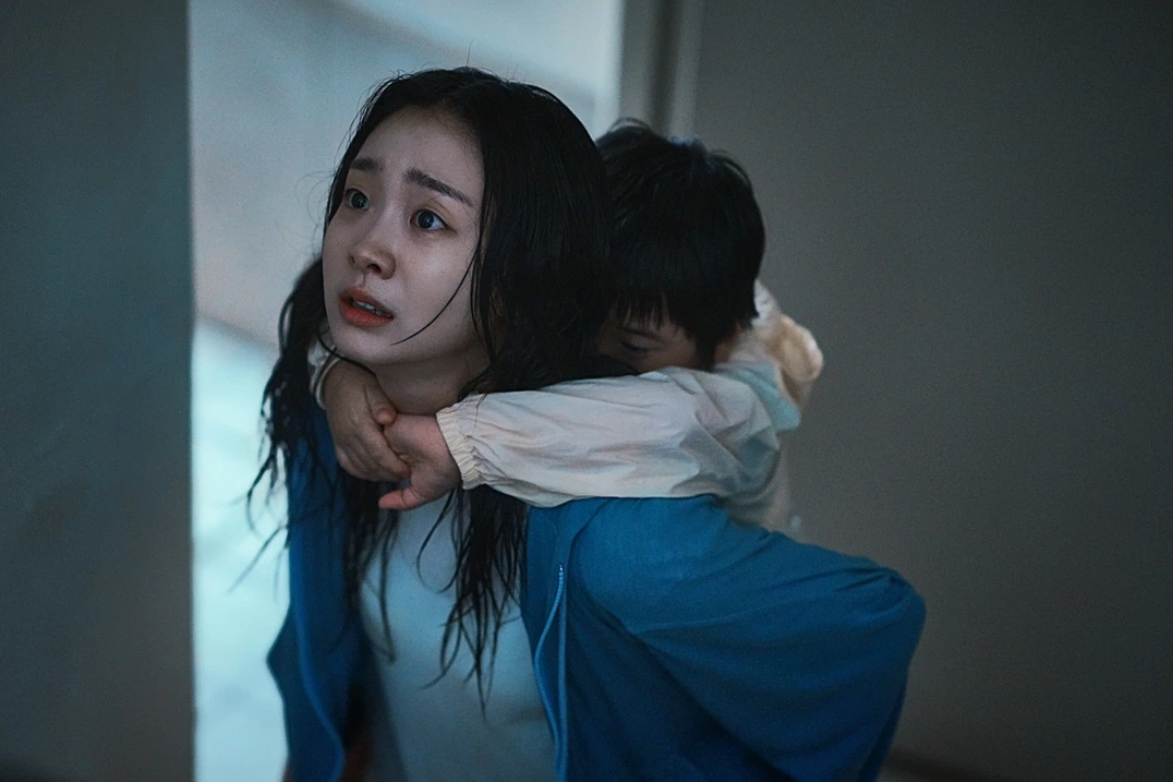 대홍수 김다미