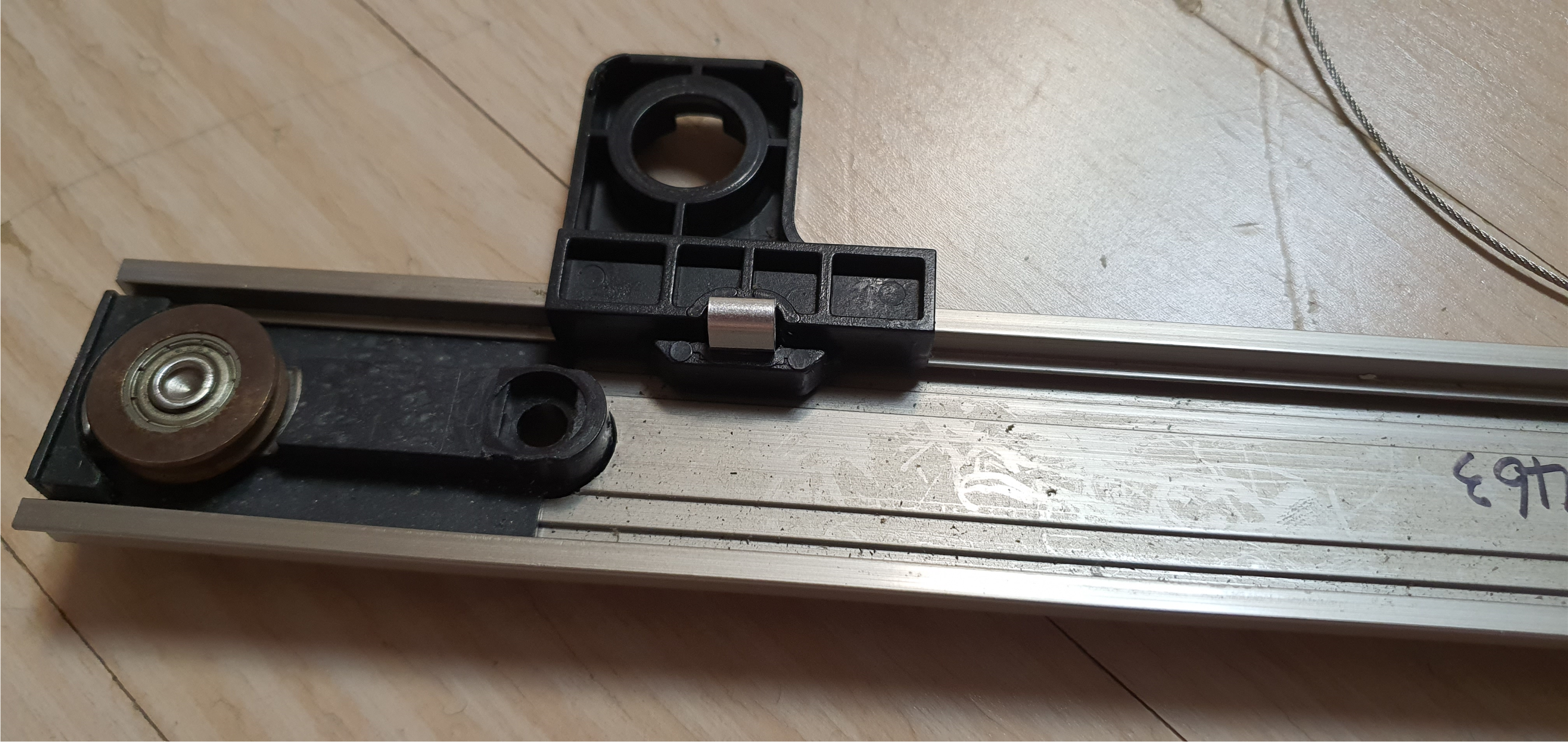 3단 중문 중간 연계 부분 패럴 크기 비교 (1.6mm)