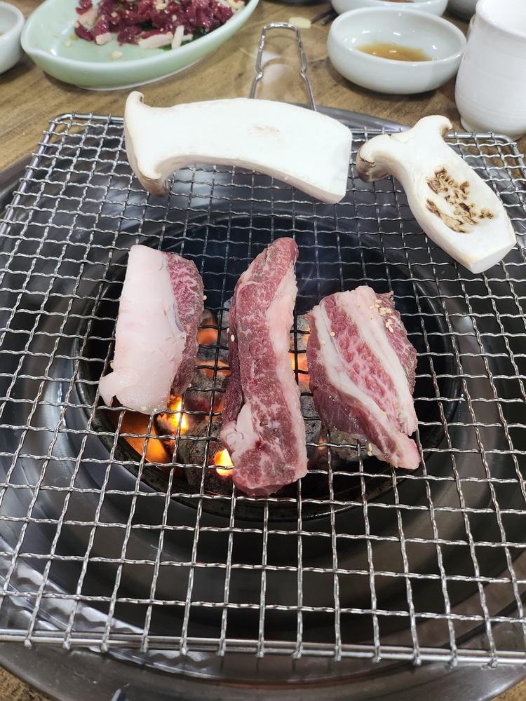 고수목마 고기굽는중