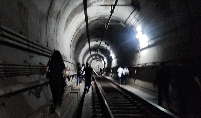 지하철 5호선 방화 추정 화재로 승객 대피