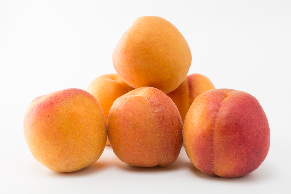 복숭아 – 피부와 장 건강을 동시에